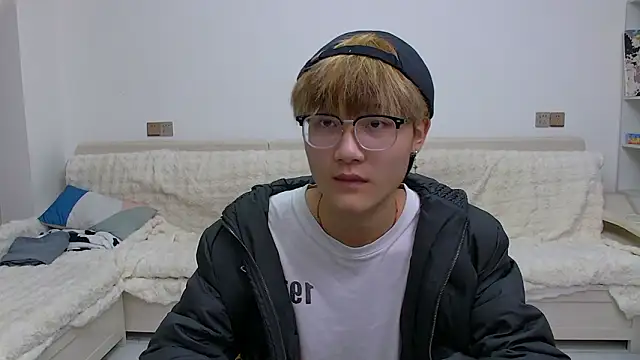 KK-cuteboy online show from February 21, 11:00 am