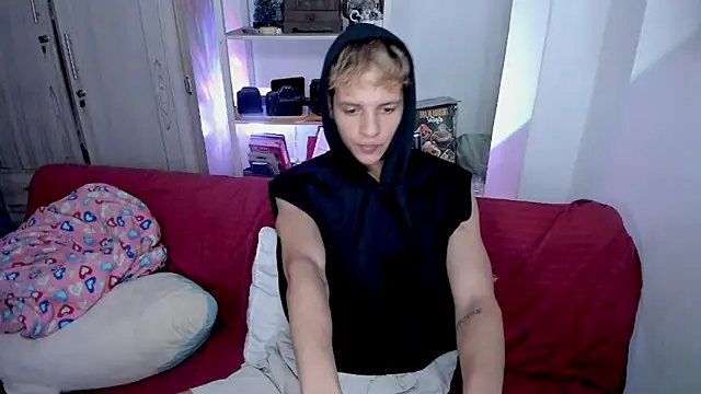 tylernova online show from January 9, 3:01 am