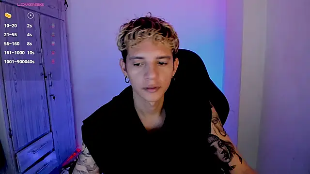 tylernova online show from April 9, 4:32 am