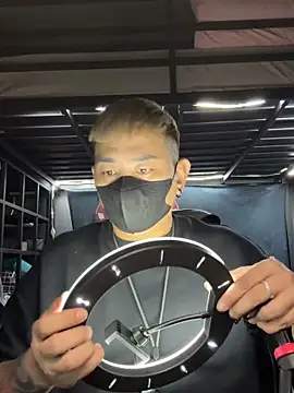 Han Wolf 830 online show from April 26, 12:35 pm