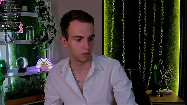 astren villo online show from July 10, 2:04 am