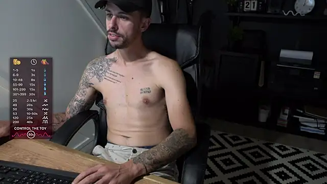 monsieurguitsxxx online show from July 15, 1:18 pm