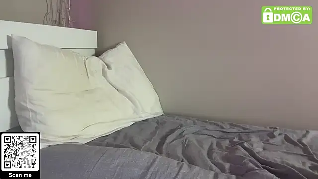 twinkbuldge online show from April 3, 6:04 pm