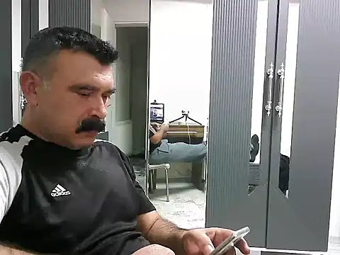 Snapshot of meroglu45 chatting on October 20, 6:12 pm meroglu45 online show from October 20, 6:12 pm