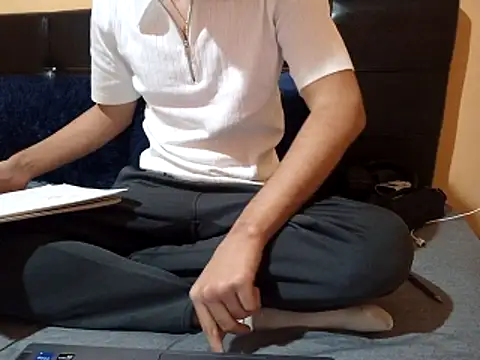 esmermoon online show from February 28, 12:20 am