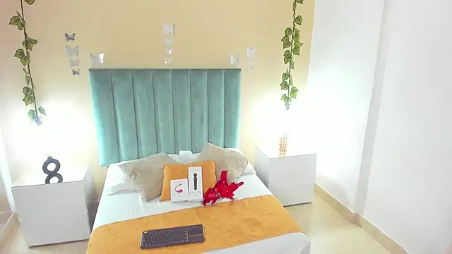 Xavier Fox    online show from November 8, 4:48 am