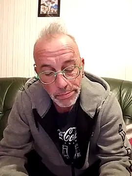 Snapshot of Ptitcouic chatting on October 24, 7:15 pm Ptitcouic online show from October 24, 7:15 pm