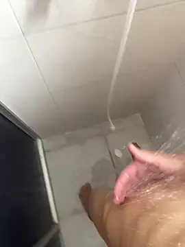 leozin01 online show from October 16, 7:00 pm