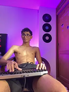 gsusss feet online show from November 26, 6:00 pm