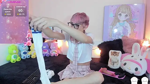 Strawberry Kitty  online show from December 14, 4:52 am