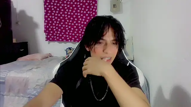 LouisOwOoo online show from October 19, 11:46 am