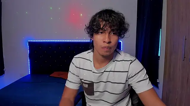 Mr Twix01 online show from October 18, 8:14 pm