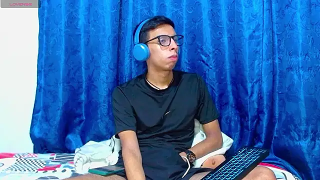 DavTwink3100 online show from March 20, 1:53 am