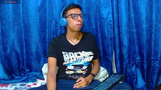 DavTwink3100 online show from March 2, 1:49 am