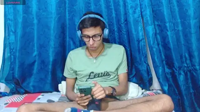 DavTwink3100 online show from April 14, 1:27 am