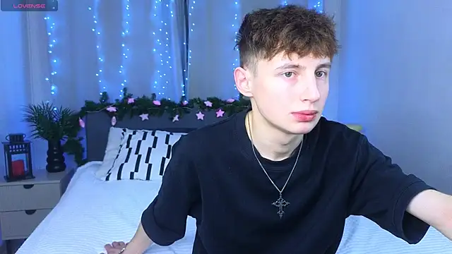 crisp1n online show from December 4, 2:46 pm