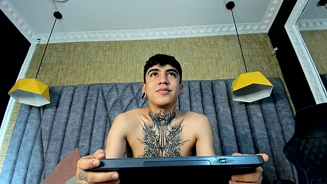Snapshot of SantiOlsen chatting on October 21, 11:46 am SantiOlsen online show from October 21, 11:46 am