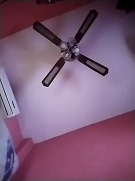 Danii2005 online show from November 3, 1:24 pm