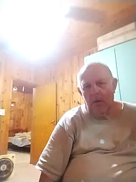 Snapshot of PedroXYZ25 chatting on October 24, 1:51 am PedroXYZ25 online show from October 24, 1:51 am