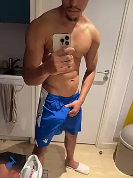 bigDickParis92 online show from October 23, 12:03 am