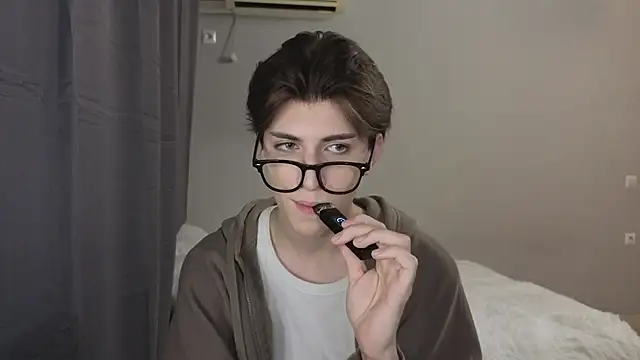 Oliver star boy  online show from October 25, 4:31 pm