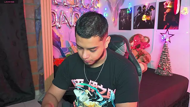 Tiler wolker online show from December 21, 3:36 am