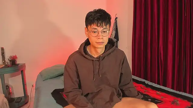 estmonnn online show from November 3, 2:37 am