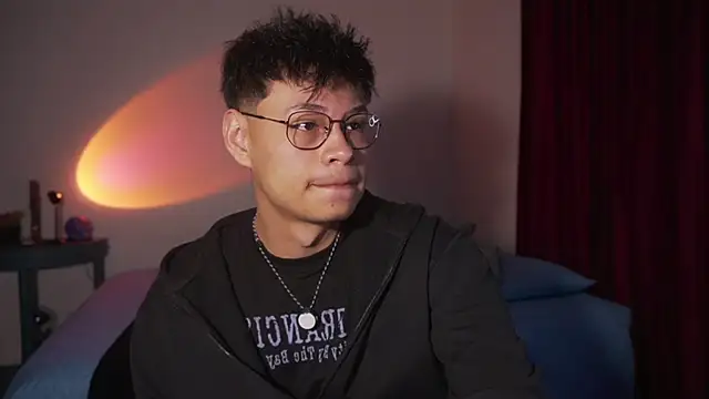 estmonnn online show from January 18, 11:29 pm