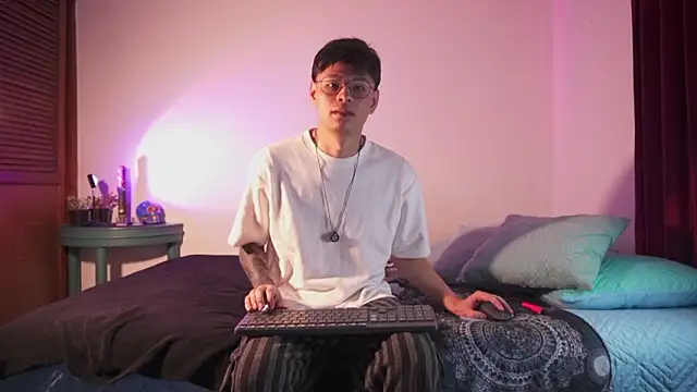 estmonnn online show from March 7, 4:32 am