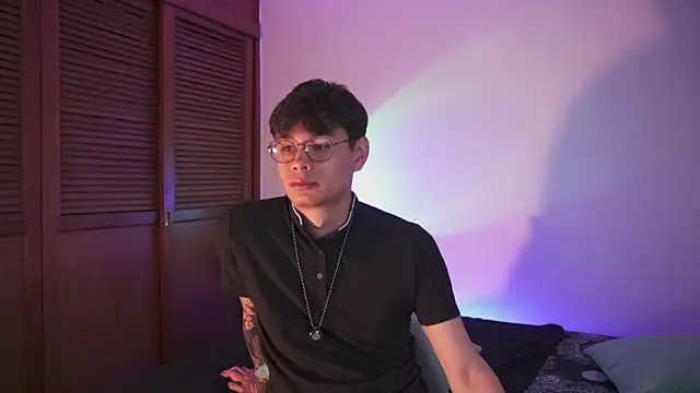 estmonnn online show from February 17, 12:53 am