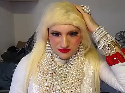 VanesaCrossic online show from December 19, 9:28 am