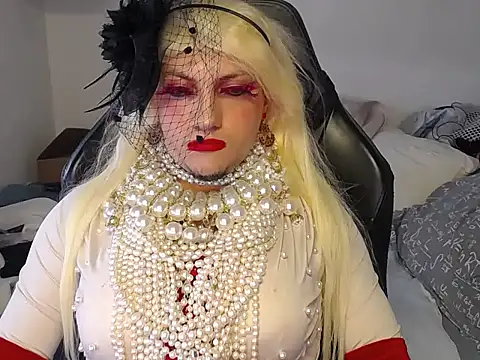 VanesaCrossic online show from December 4, 8:32 am