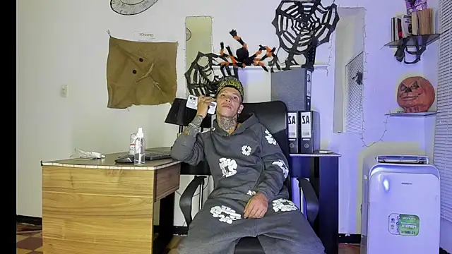 xxxTerrysxxx online show from October 31, 6:39 am