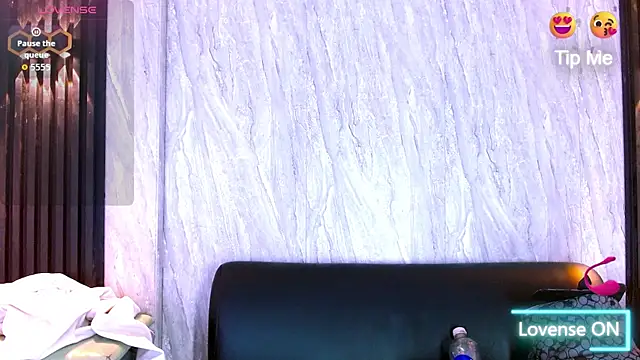 CriisBrown  online show from January 14, 10:20 am