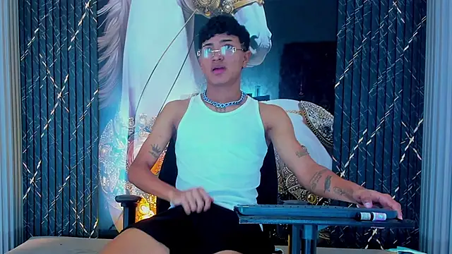 Yilmer hot online show from November 2, 7:01 am