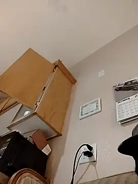 m8je online show from November 15, 6:04 am