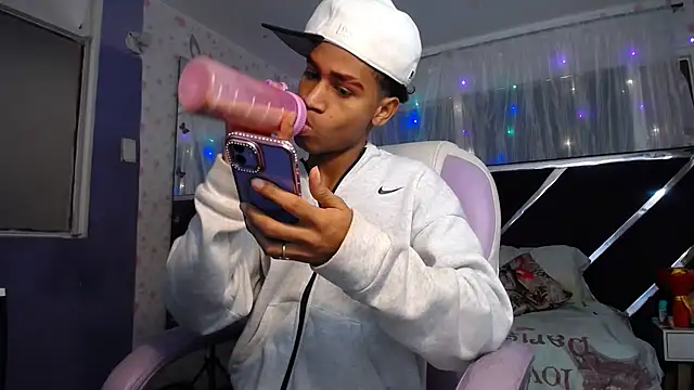 Santy bigcock 01 online show from June 10, 2:51 pm