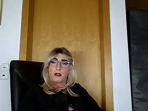 AgnesCross39 online show from December 16, 5:47 am