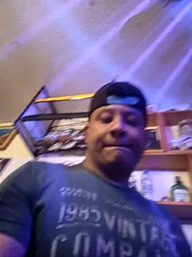 themorenofit08 online show from November 12, 1:22 am