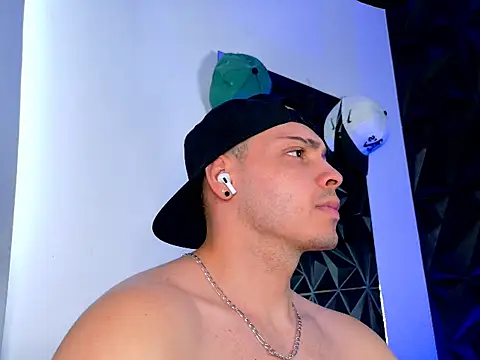 Maxwell Dupont online show from November 25, 8:00 pm