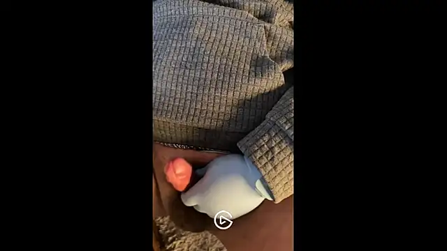 largecum online show from January 10, 1:15 pm