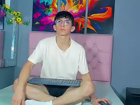 ElanGiraldo online show from February 9, 11:42 pm