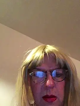 simone xdressing online show from January 11, 7:50 pm