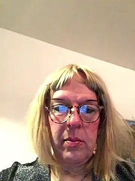 simone xdressing online show from January 13, 7:40 pm