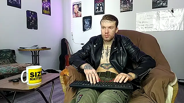 Huntall77 online show from February 12, 7:14 am