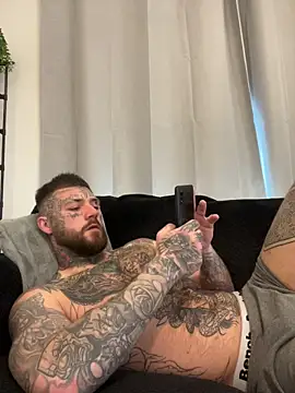 magicmichaell online show from April 22, 8:30 am