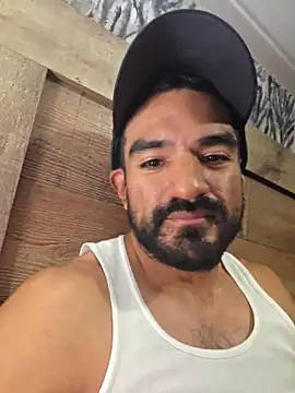 piggylatino online show from April 15, 6:13 am