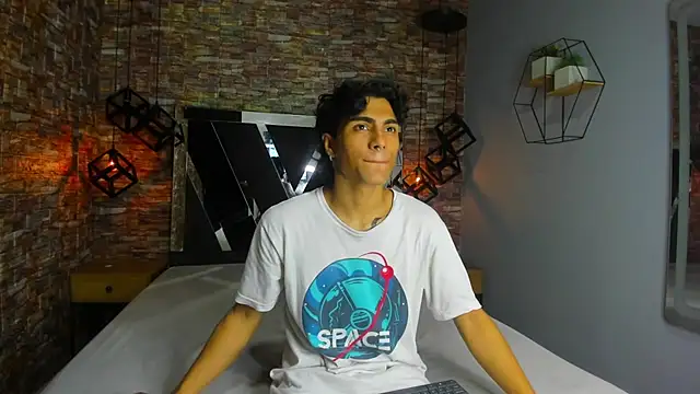 MattFiore online show from December 18, 7:32 pm