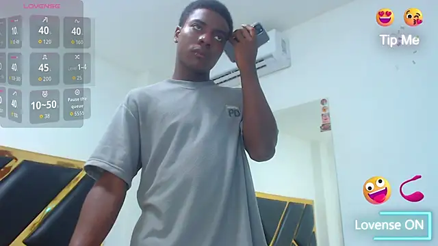 NoahJhonson69 online show from January 12, 7:29 pm