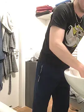 Spielzeugtwink online show from February 24, 10:10 pm